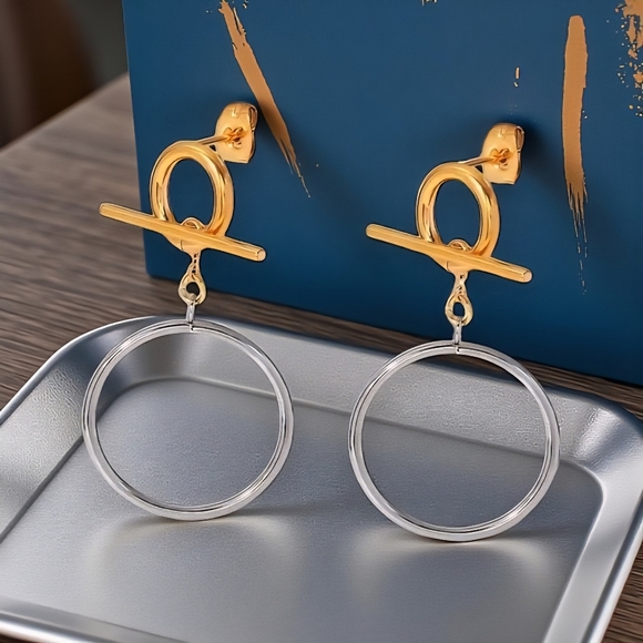 ποΈVersatile OT Buckle Two-Tone Hoop Earrings | 18K Gold Plated Stainless Steel - Picture 11 of 15